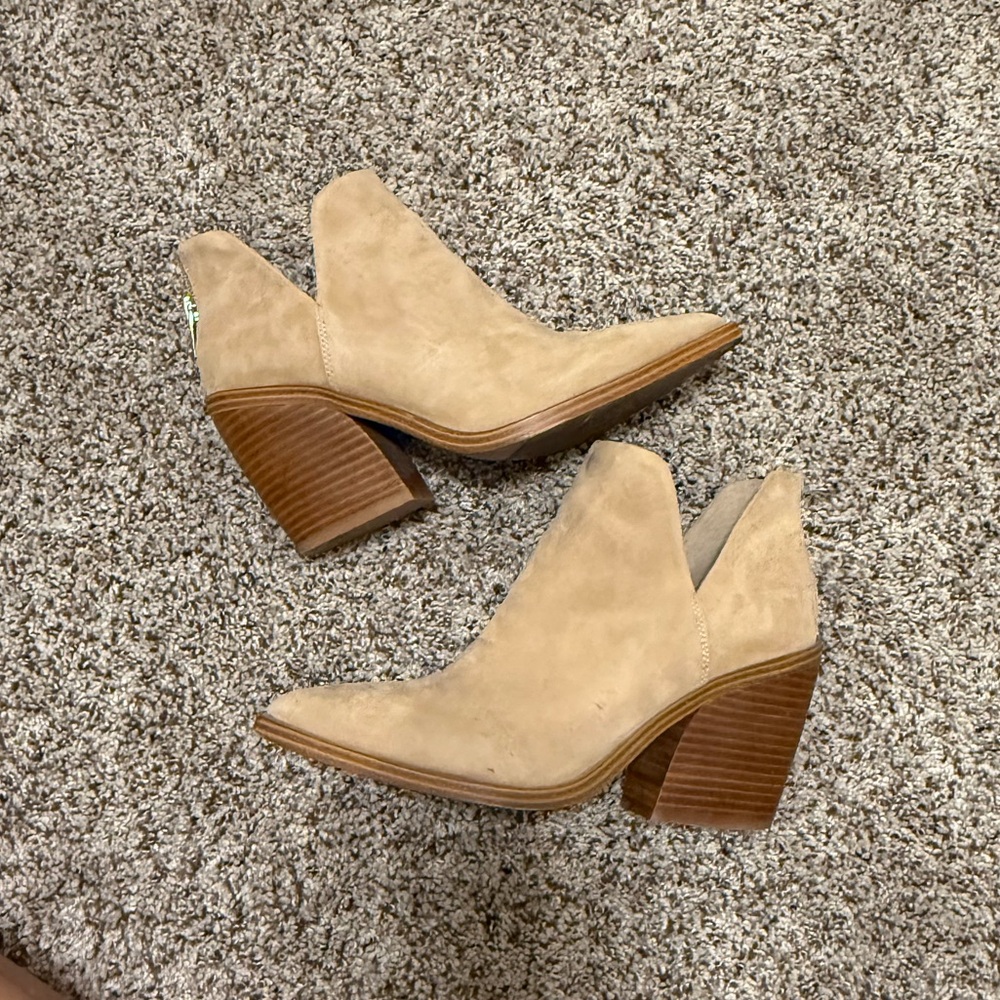 Vince Camuto Suede Ankle Boots 8.5 EUC